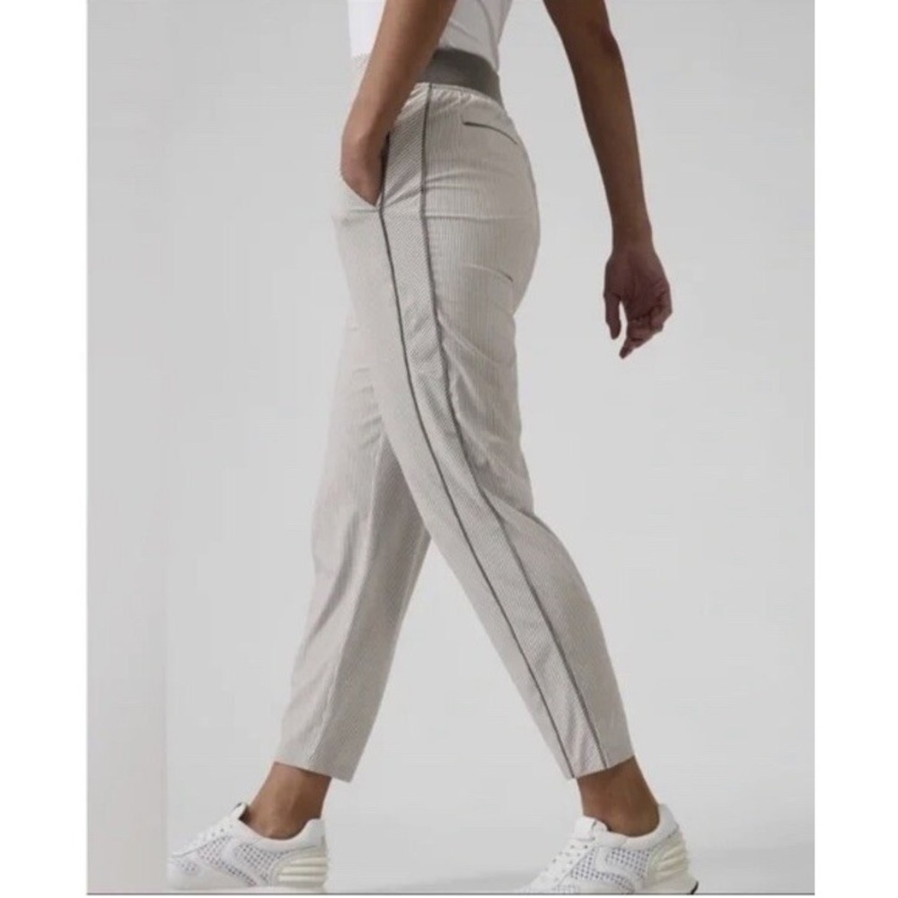 Athleta Brooklyn Pants Women 4 Grey White Striped Tapered Athleisure Joggers